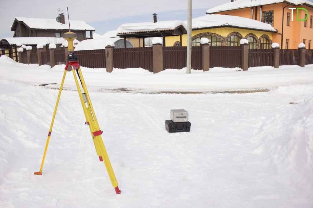 Рис.1. GNSS приемник на пункте с известными координатами