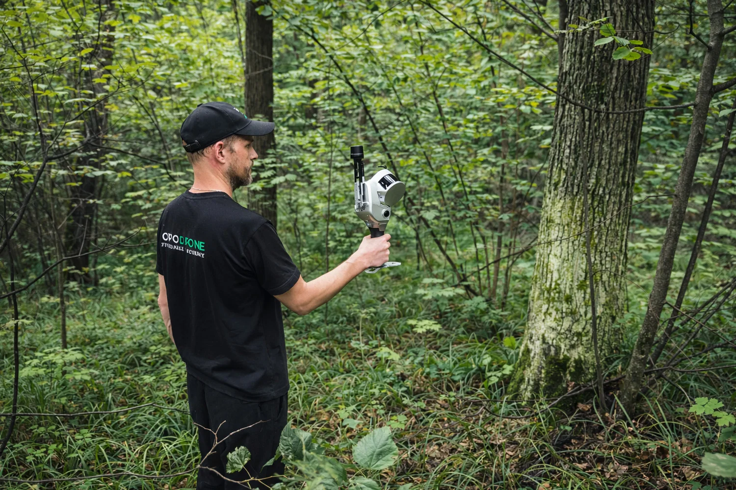 Сложные условия съемки: плотная растительность и ограниченная видимость