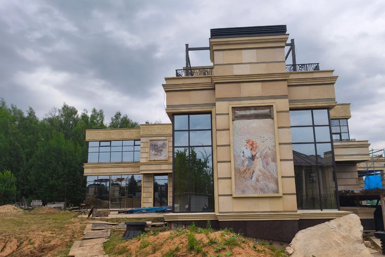 Здание на снимаемом участке